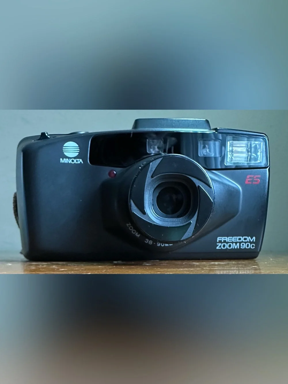 Minolta ES Freedom Zoom 90C Point & Shoot 35mm Camera w/ 38-90mm 1:3.5-7.7 Lens